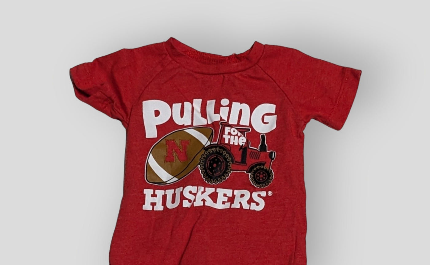 Cheekie Peach Red "Pulling for the Huskers'" Short Sleeve shirt (3M)