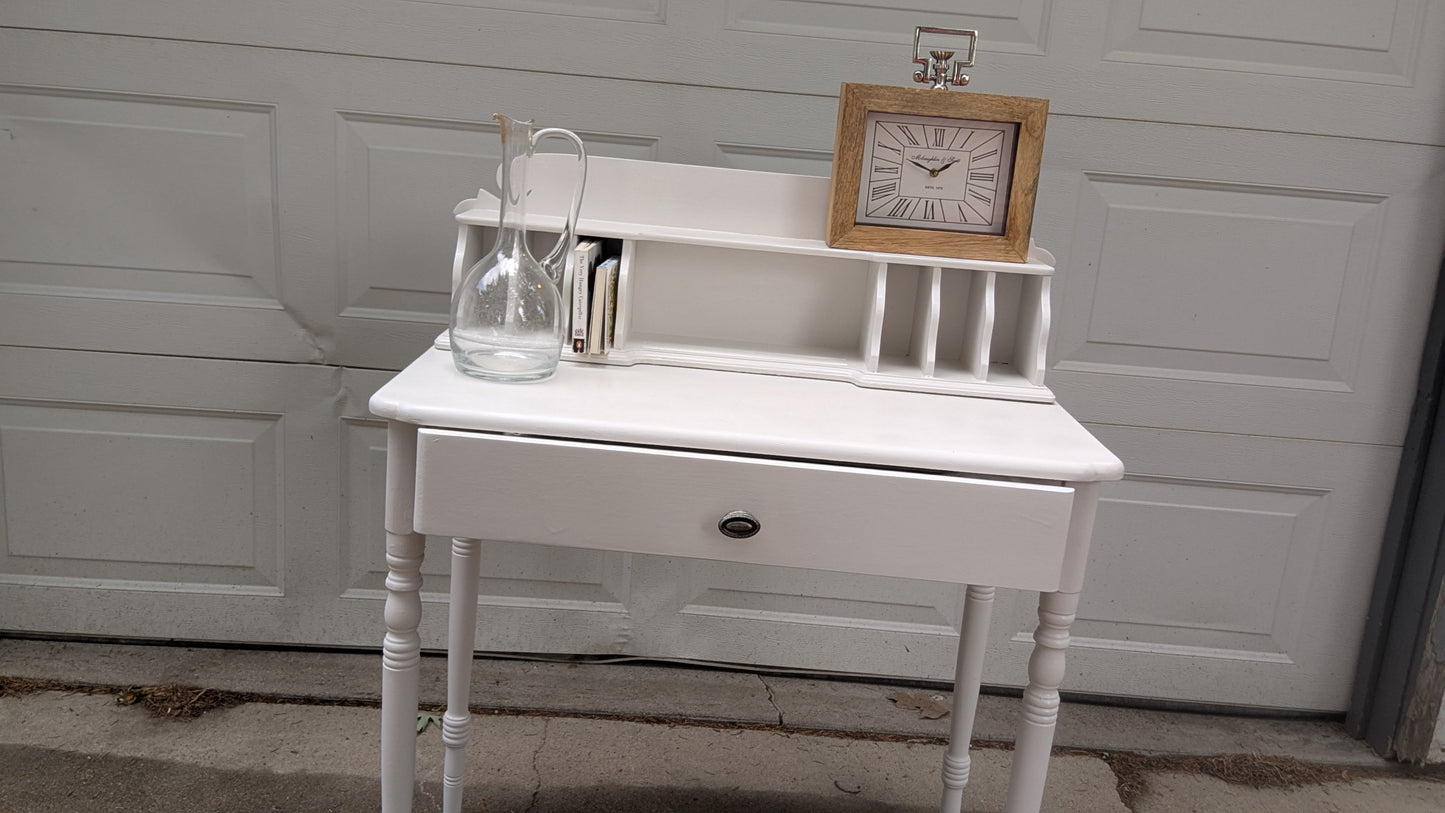 Vintage Writing Desk – Cottage Style| $200