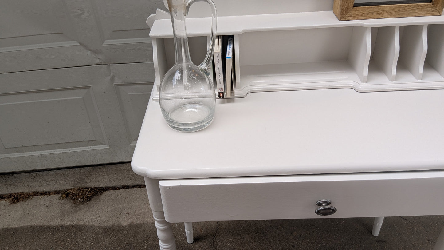 Vintage Writing Desk – Cottage Style| $200